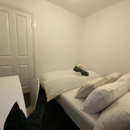 Nice Living Serviced Accommodations 3 โคเวนทรี ภายนอก รูปภาพ