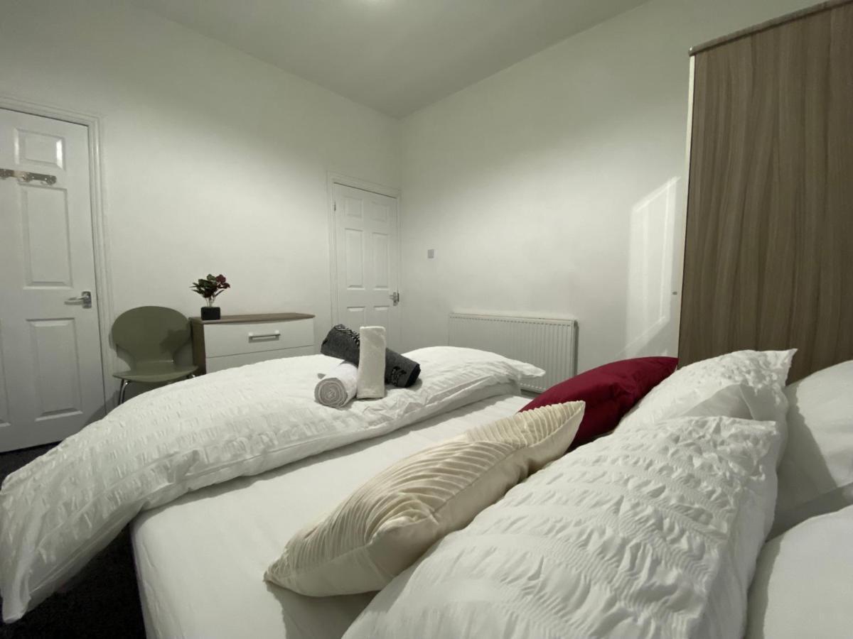 Nice Living Serviced Accommodations 3 โคเวนทรี ภายนอก รูปภาพ