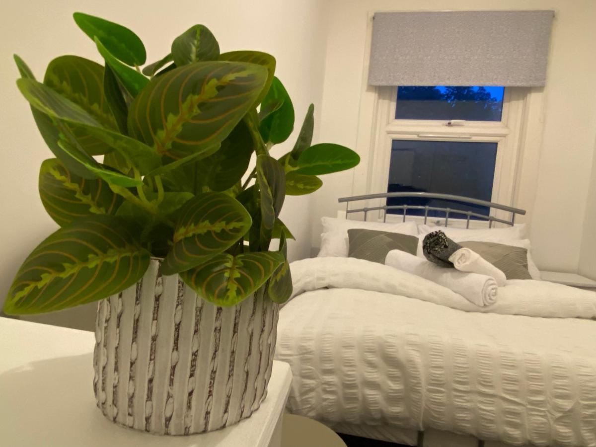 Nice Living Serviced Accommodations 3 โคเวนทรี ภายนอก รูปภาพ