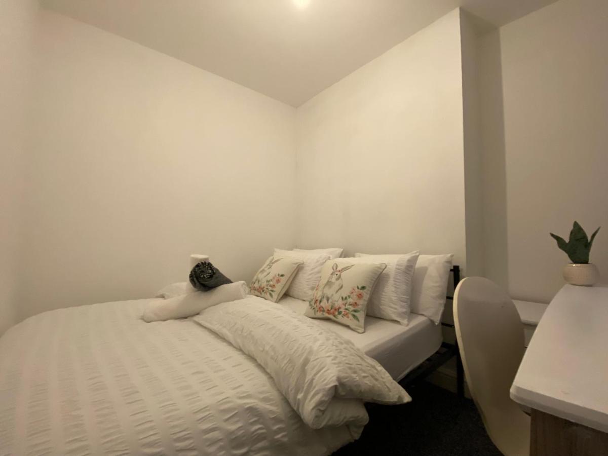 Nice Living Serviced Accommodations 3 โคเวนทรี ภายนอก รูปภาพ